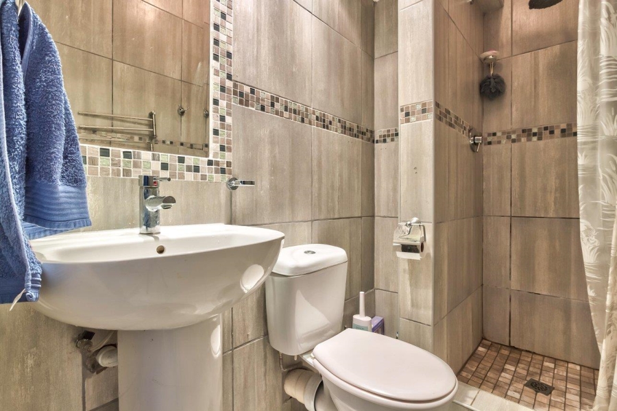1 Bedroom Property for Sale in Sea Point Western Cape